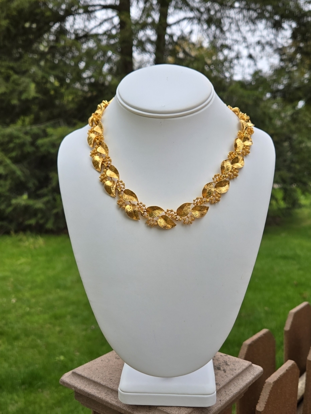 Napier Vintage Gold plated Elegant Gold Leaf Link Necklace